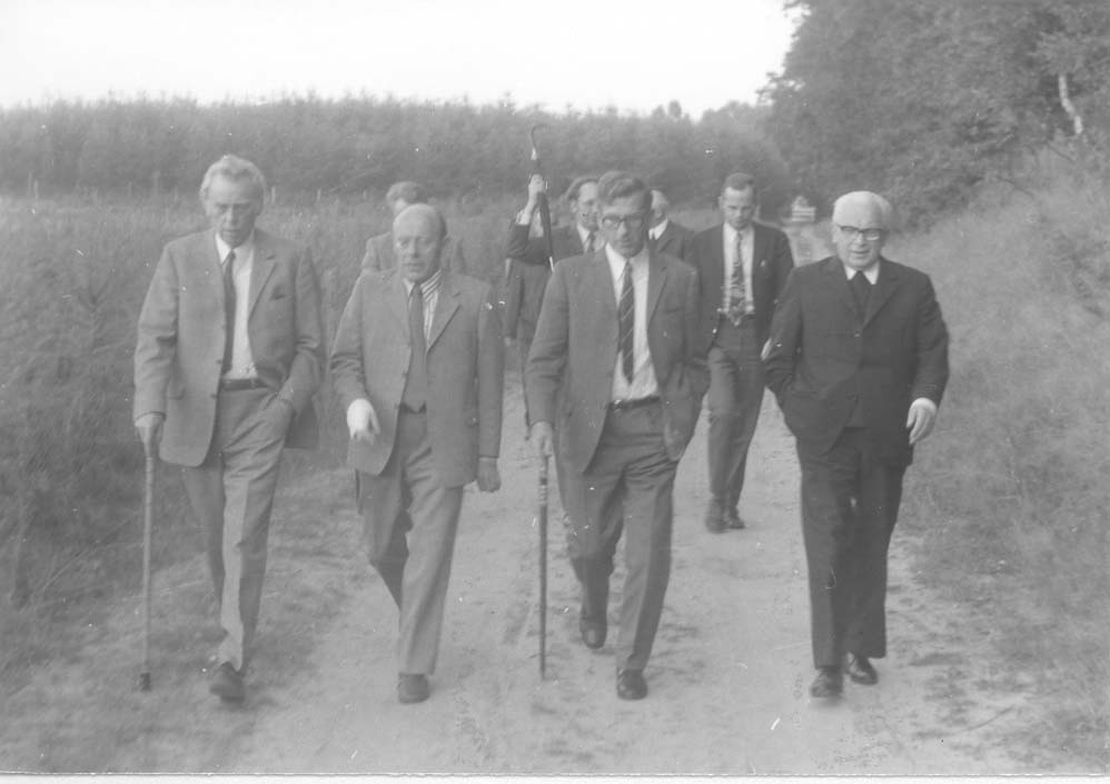 von links: Herr Stuckenberg, Herr von den Benken, Herr Tolksdorf, Herr Adams und Pater Recker von links: Herr Stuckenberg, Herr von den Benken, Herr Tolksdorf, Herr Adams und Pater Recker