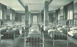 Schlafsaal des Internates Schlafsaal des Internates