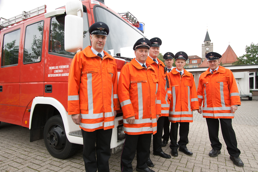 Freiwillige Feuerwehr Handrup regelt Verkehr bei Abiturentlassung und Ehemaligentreffen 2011.